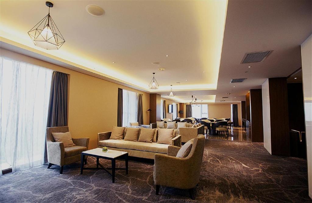ホテル ラディソン ブル 上海 プドン ジンチャオ エクステリア 写真